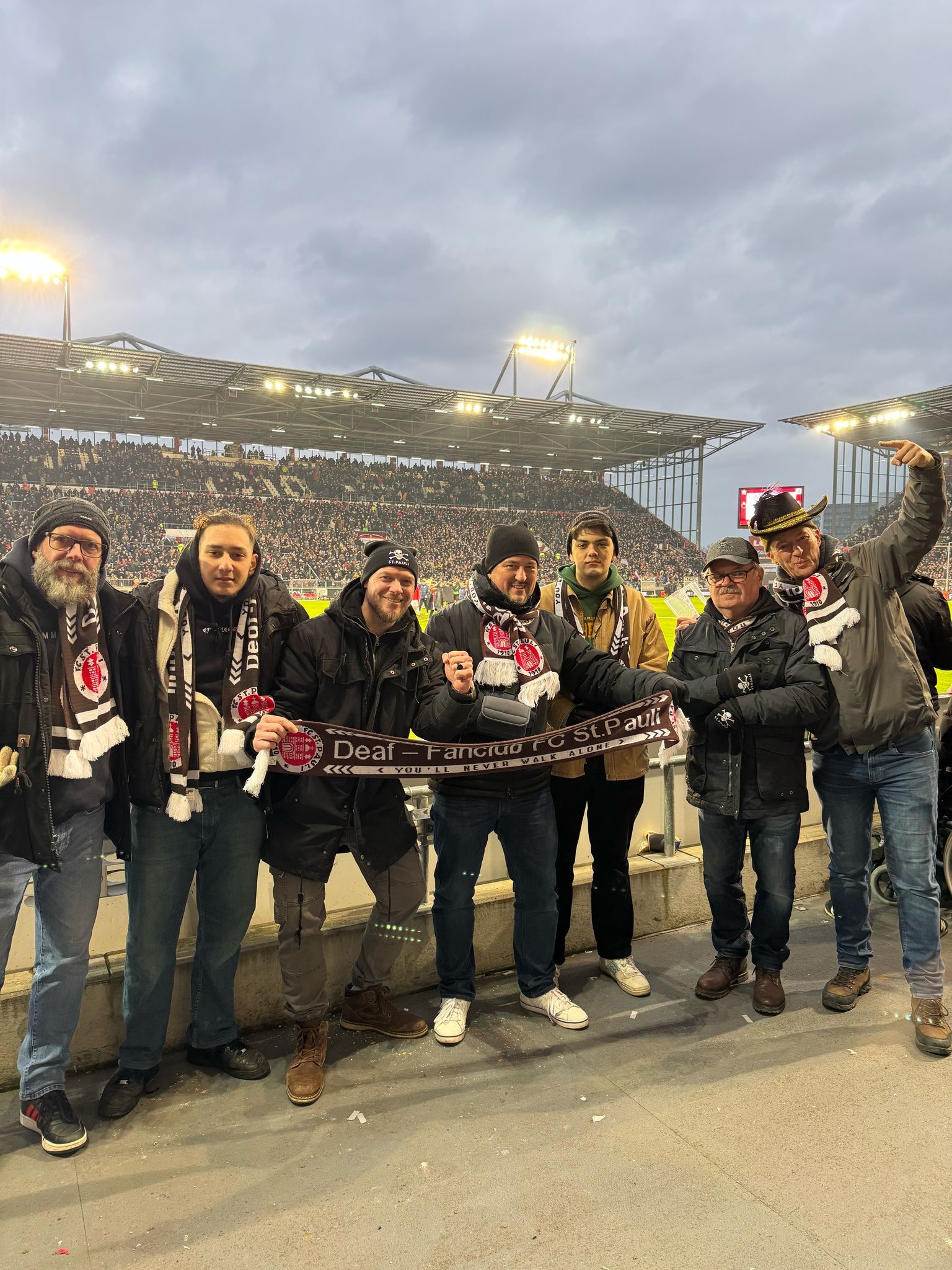 Sören, Eray, Dennis, Danny, sein Sohn, Thomas M., Lucas und Megan (nicht im Bild) 