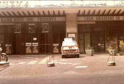 Prima del concerto di Ivan Graziani, organizzato da Radio Rieti 1 presso il cinema-teatro Moderno. Foto pubblicata per gentile concessione dell'archivio di Radio Mondo.