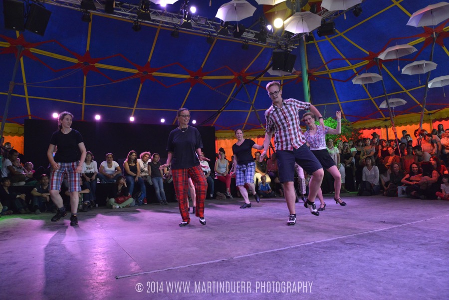 Steptanz: Tanzschüler-Show vom Vintage Dance Studio.