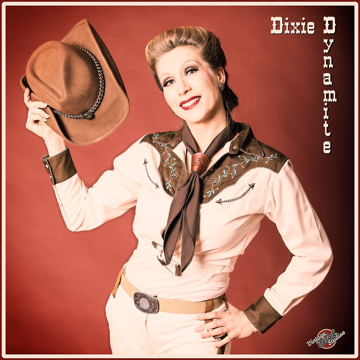 Silvia Plankl aka Dixie Dynamite als Cloggerin - Western-Steptänzerin, Stepptänzerin, Stepptanzshow, Wild West Show, Western Motto Entertainment, Showeinlage, Tanzshow buchen, Retro Tänzerin