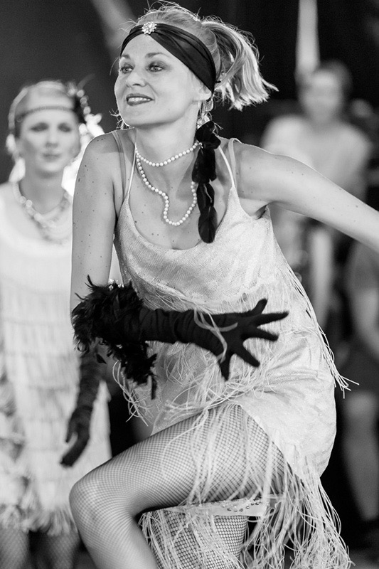 Charleston: Schüler-Tanzshow vom Vintage Dance Studio auf dem Münchner Tollwood Festival. Foto: Michael Föhlinger