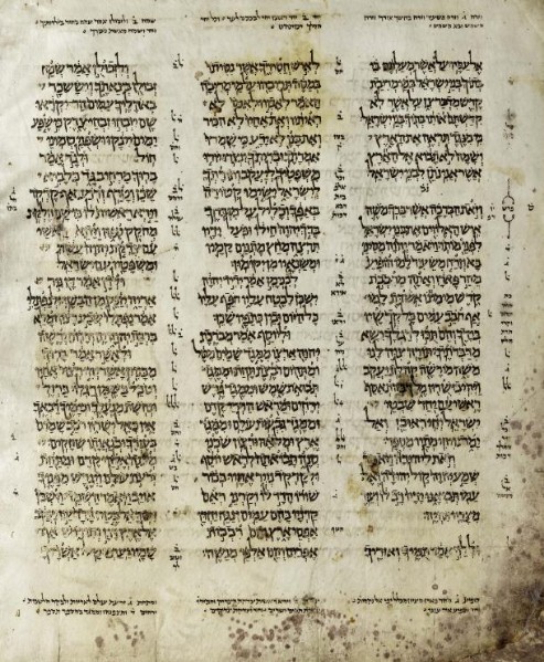 Auszug aus dem Codex Aleppo, die eine umfangreichen Randnotizen zeigt