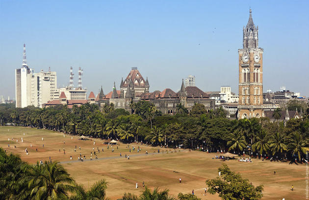 Vitaliy Raskalov. February 16, 2013 : Mumbai's University cricket field, cricket is the number 1 sport in Mumbai 
