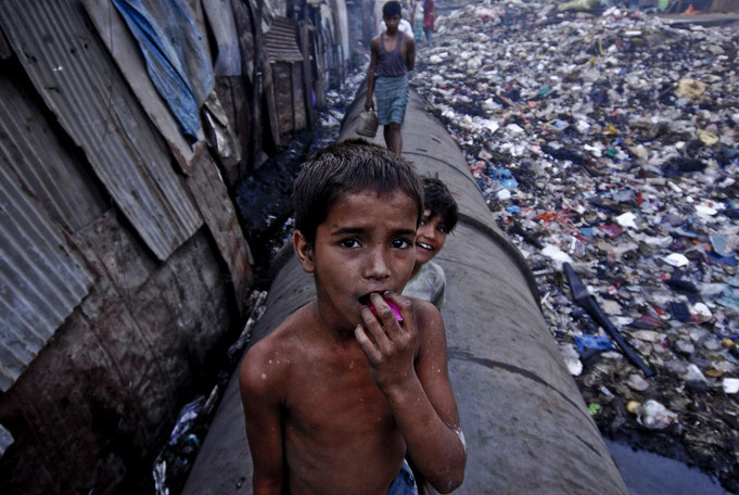  Ashul.Tewari.April22,2014. 20 Photos Show How People Live In One Of India’s Largest slums