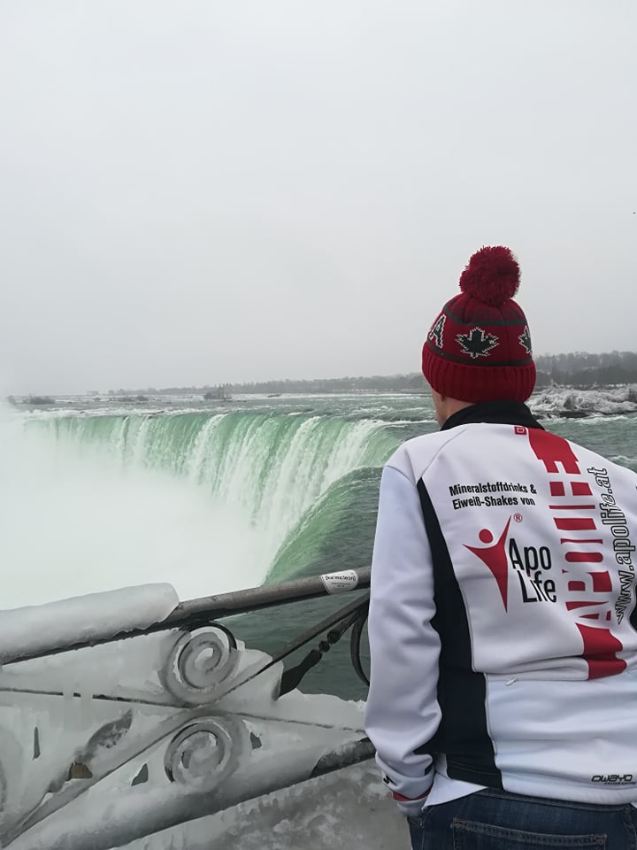 Apolife an den Niagara Falls