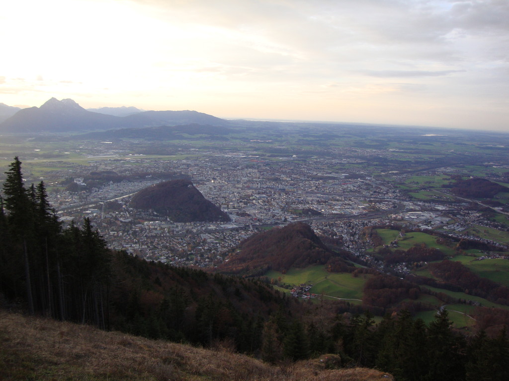 Landeshauptstadt Salzburg (200 000 EW). Vogelperspektive.