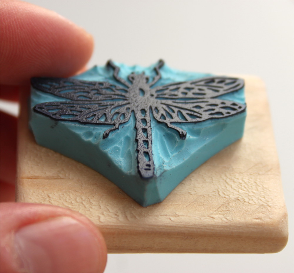 Tampon libellule Linogravure, tampons artisanaux, gravure sur bois