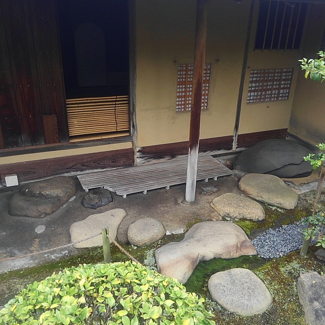 爽籟軒庭園 飛び石 自然石 灯籠 庭園石材 有 豊前屋庭石店 東京都世田谷 爽籟軒庭園 飛び石 自然石 灯籠 庭園石材 有 豊前屋庭石店 東京都世田谷