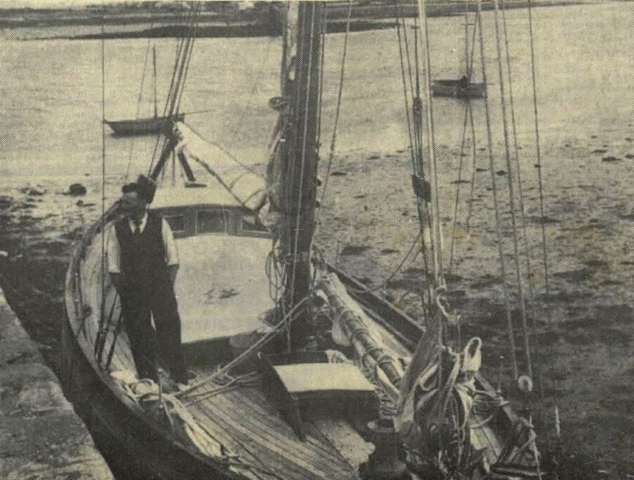 Le 20 juillet 1939, Louis Bernicot est interviewé par le journaliste Charles Léger de la Dépêche de Brest  à bord d’Anahita le long de la cale de l’Aberwrac’h  