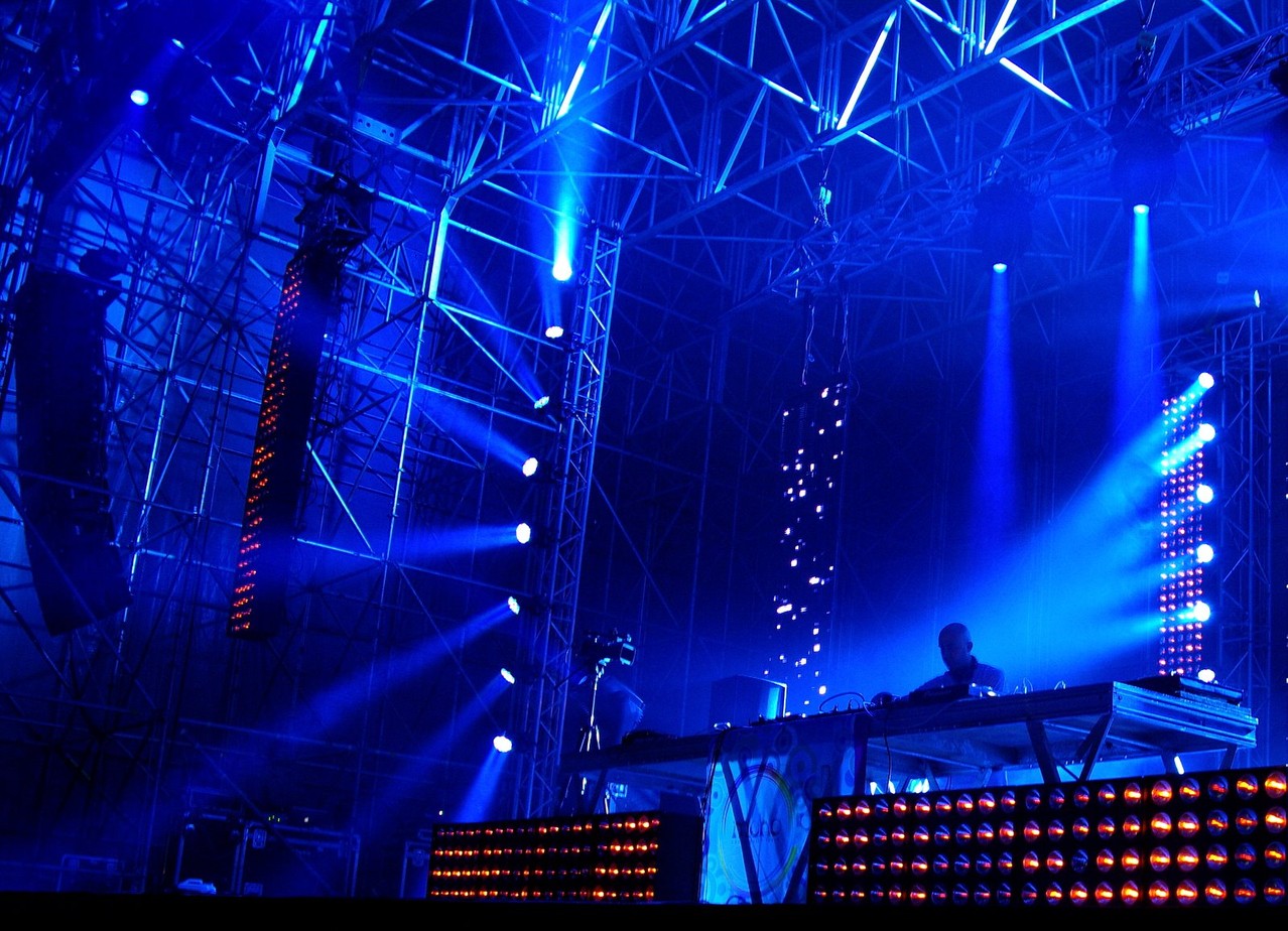 Sonido, luz, escenarios Lloguer equips so, llum i escenaris Barcelona