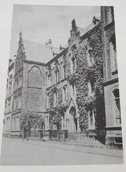 Schulgebäude im Jahr 1872