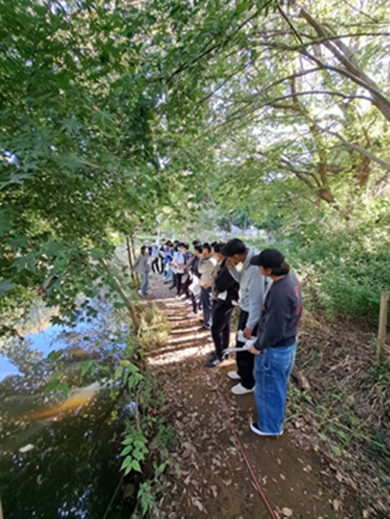 千葉商科大学杉田文教授による水環境ゼミナール（秋学期）が始まり、２年生18名が来池しました。