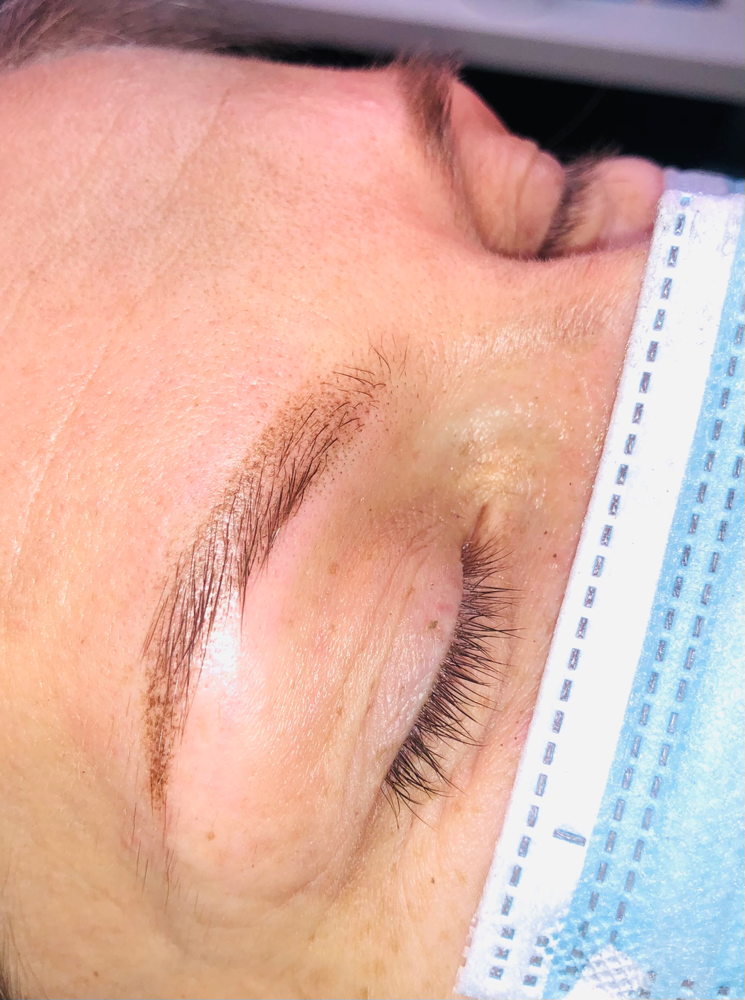 Ganz zarte Pouderbrows 