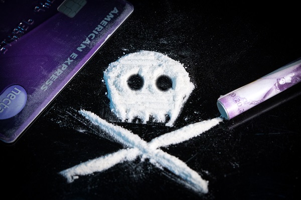 une tete de mort faite avec de la cocaine