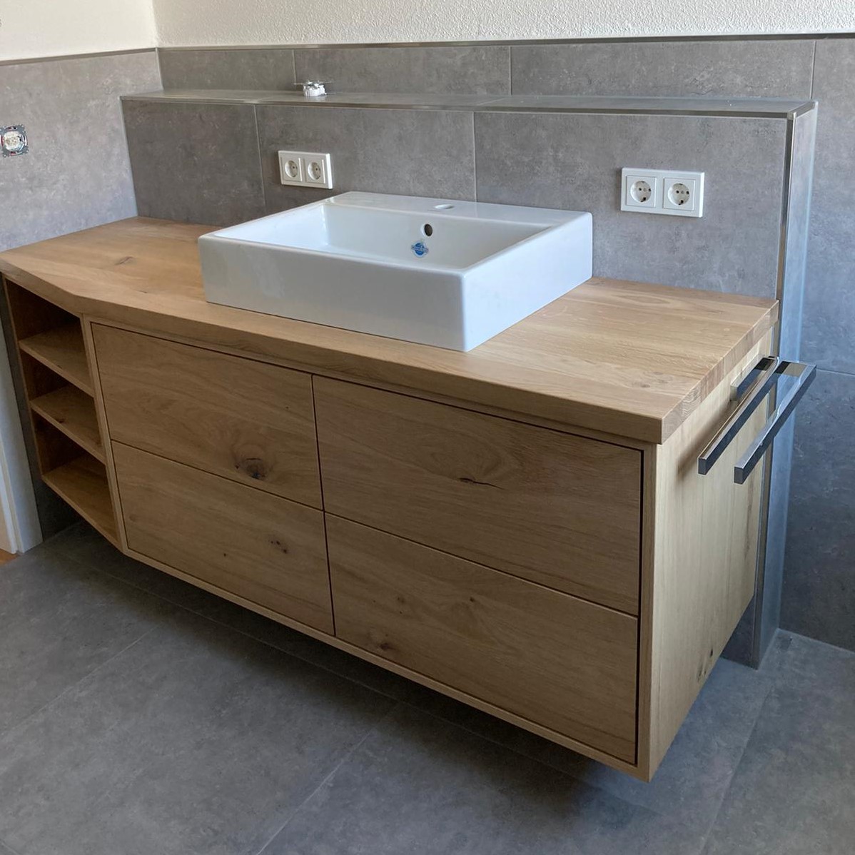 Waschbeckenunterschrank