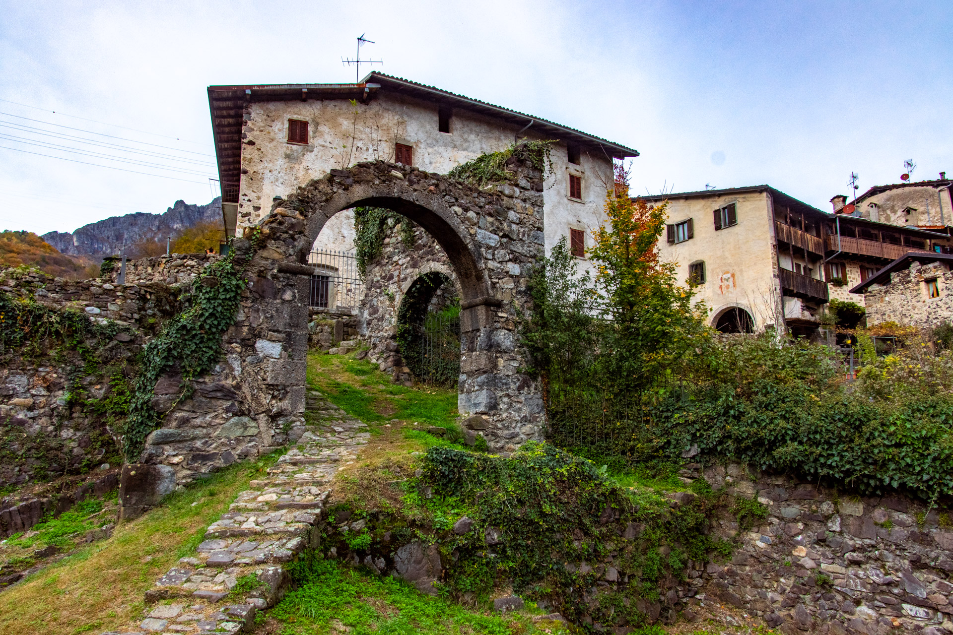 Cornello dei Tasso - Il Medioevo e le Poste