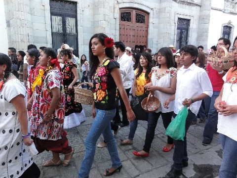 Belles mexicaines en costume traditionnel