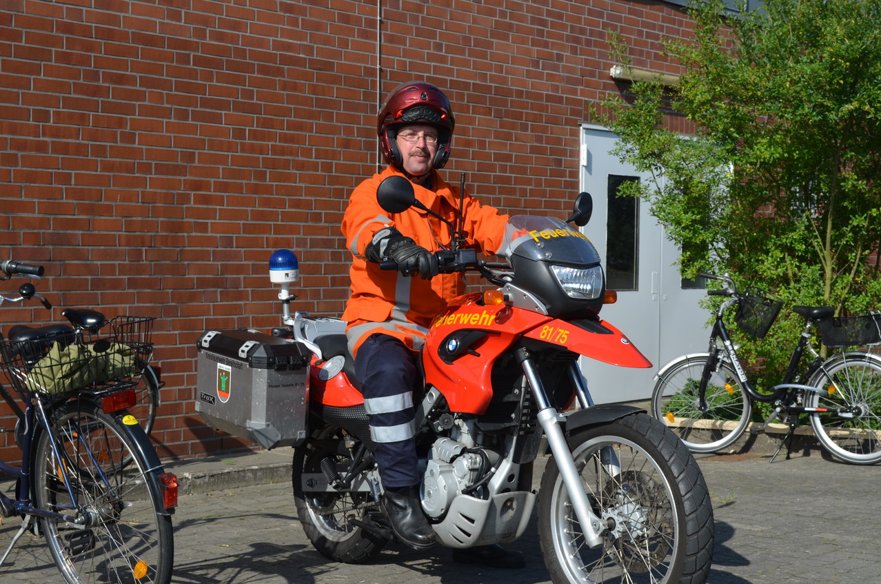 Die Freiwillige Feuerwehr sicherte die Fahrradfahrer.