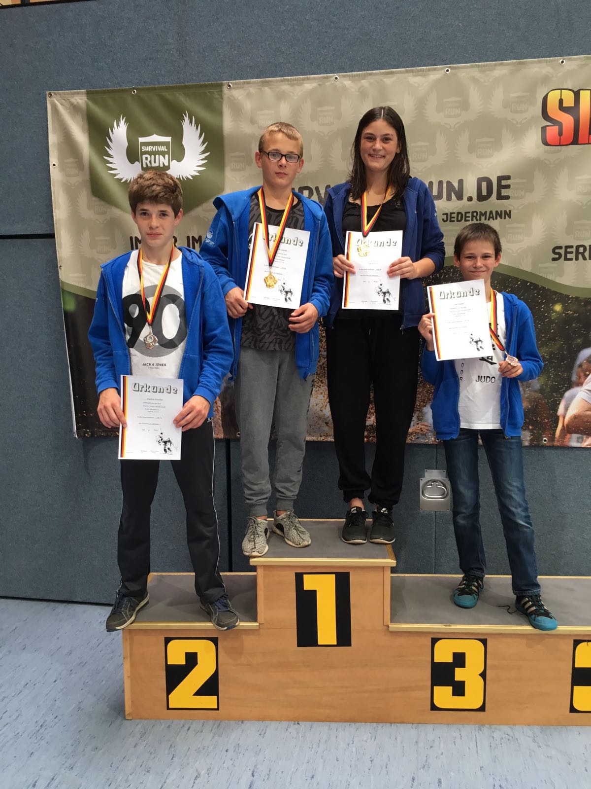 Die Platzierten der Bezirksmeisterschaft U15: Martin Koschel, Daniel Gardt, Tessa Dobrocky und Tom Staats.