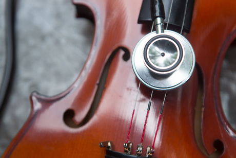 ヴァイオリンに聴診器を当てる――音程と音色の響きを探る