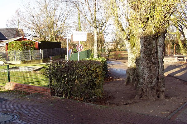 Spielplatz am Hoensbergweg im Mai 2010
