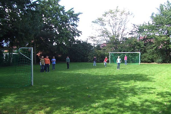 Bolzplatz im Mai 2010