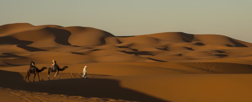 Partie Sac sur le dos avec mon compagnon en 2022, Voici un extrait de voyage, où couleurs, géométries et rencontres furtives se côtoient.