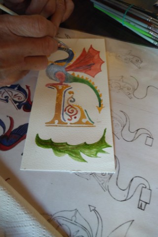 Atelier découverte de l'enluminure à l'occasion des Journées du Patrimoine en septembre 2024 réalisation par les stagiaires