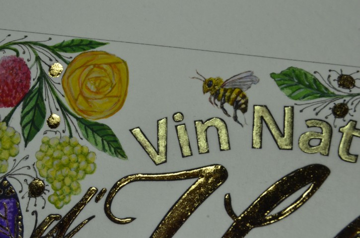 Enluminure création pour une étiquette de vin pour le domaine de l'Anchois réalisée par l'atelier sc-enluminure