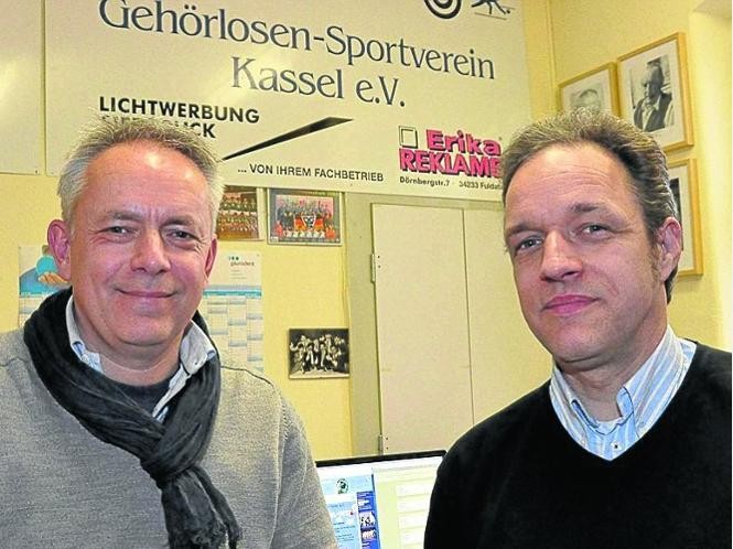 Zwei Säulen des Vereins: Guido Ise (links) führte den Gehörlosen-Sportverein Kassel 16 Jahren lang bis 2008, seit vier Jahren ist Frank Hoffmann Vorsitzender. 