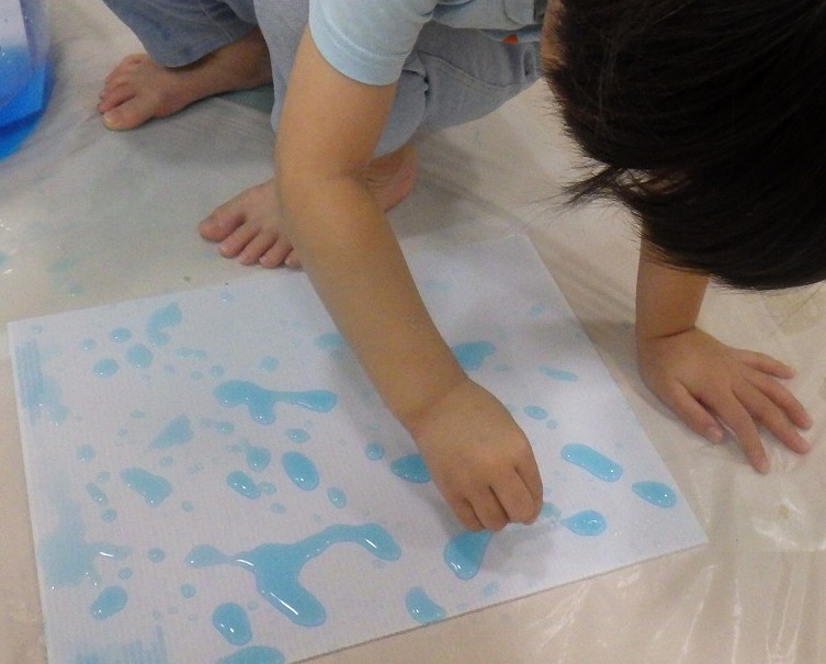 1，2歳クラス：1滴の水と出会う