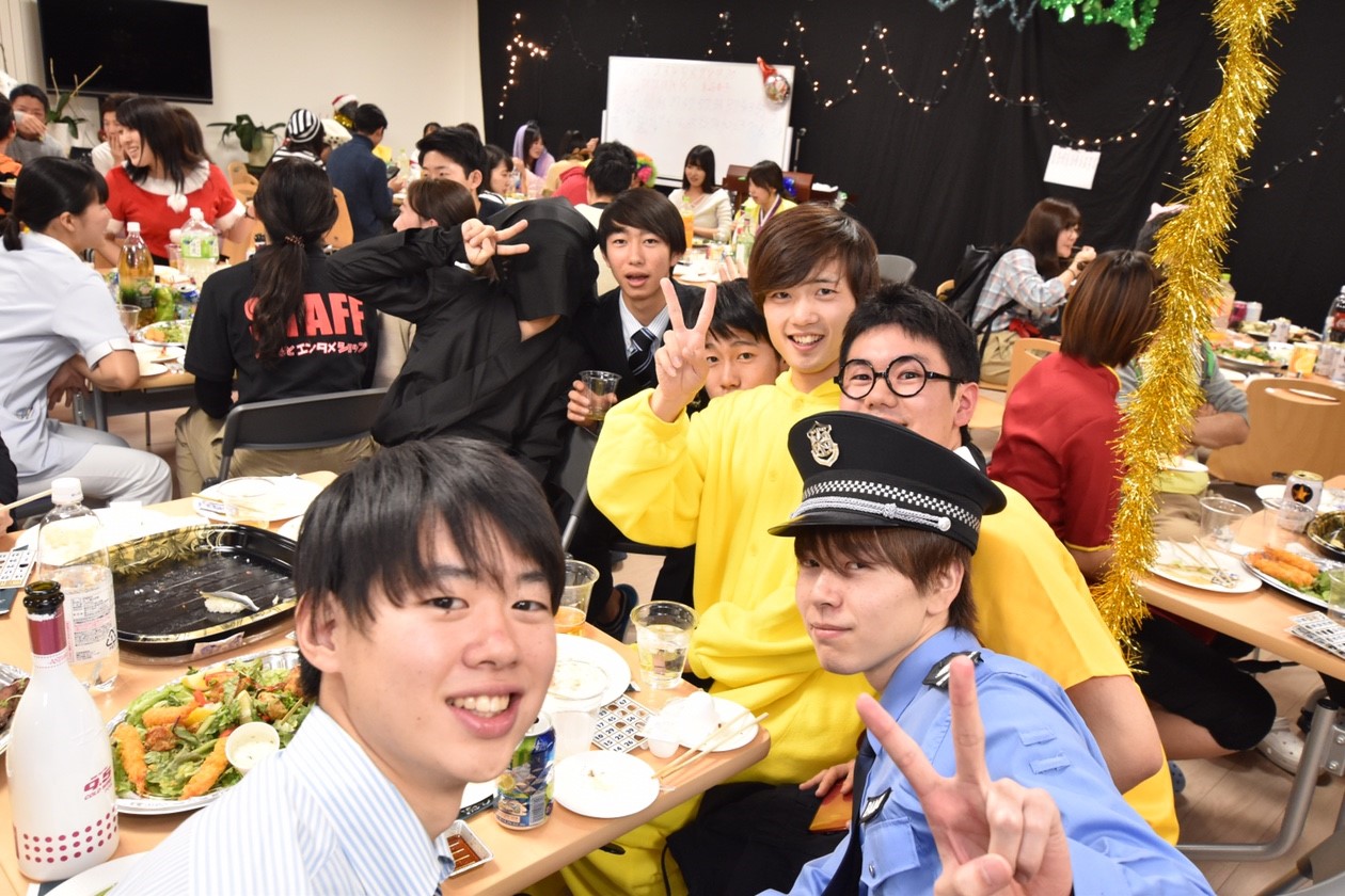 今年も大いに盛り上がったクリパ 新寮生が練習の成果を披露 東京都心の食事付きで格安な学生寮 返済不要の奨学金