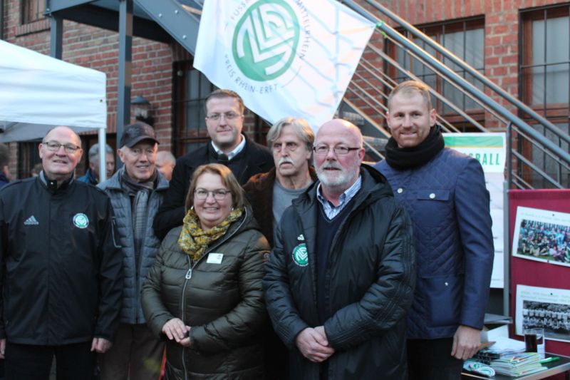 Gruppenfoto mit Bernd Hermes, Herbert Hein und Lukas Sinkiewicz