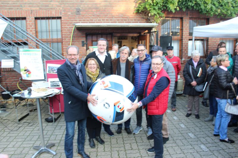 Gruppenfoto mit den Fußballstars