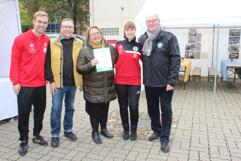 Besuch von 2  Trainern und dem DFB-Mobil.