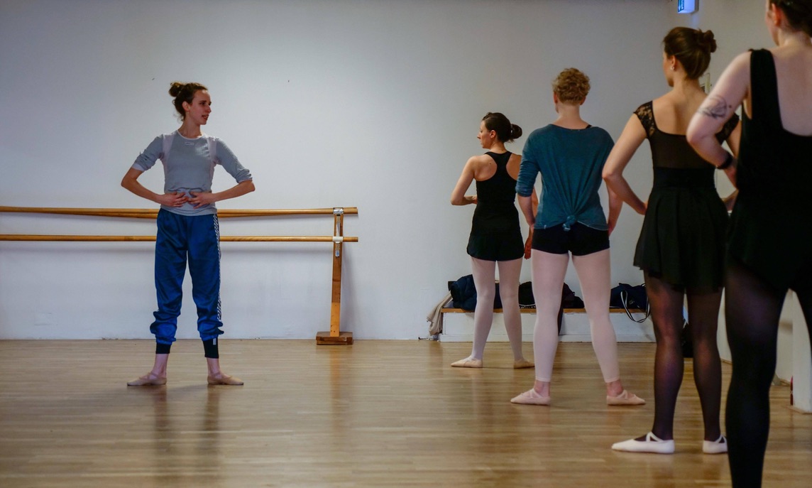 Ballet dance session with students training together taught by Emma Layne