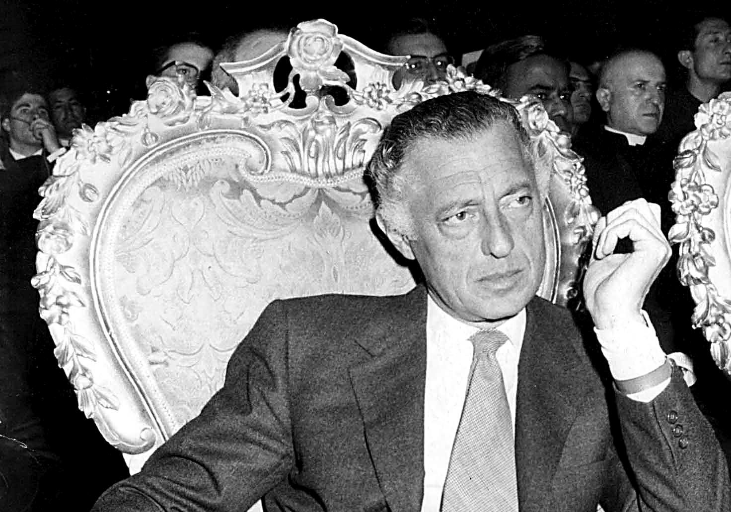 Orologio sopra il polsino sales