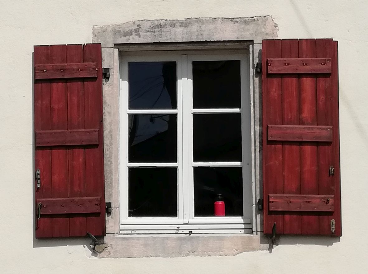 Die Fensterläden sind neu gestrichen