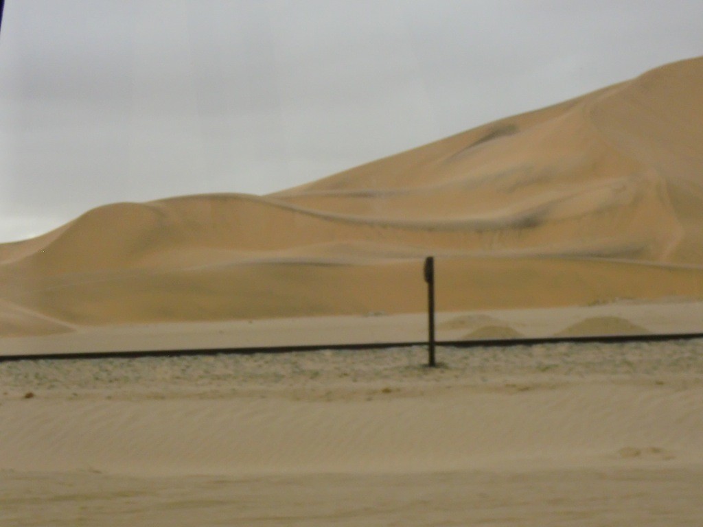 ウオルビスベイに戻る途中に車中から見た砂丘