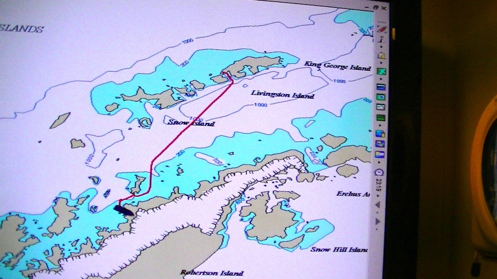 船内の地図に、今日までの航跡が赤色で表示されていた