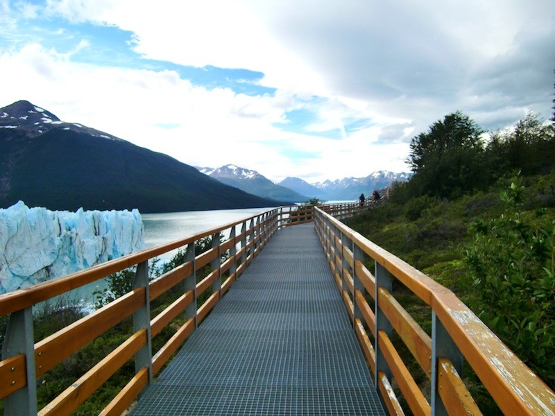 ペリト・モレノ氷河の対岸に設置されている氷河観光用の通路
