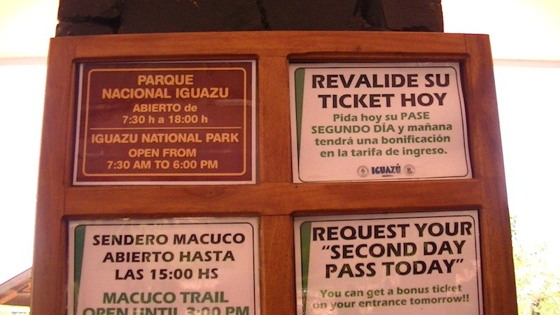 アルゼンチン側のイグアス国立公園の案内板