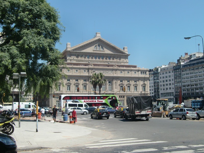 世界三大劇場のひとつ、コロン劇場（他はパリのオペラ座、ミラノのスカラ座）