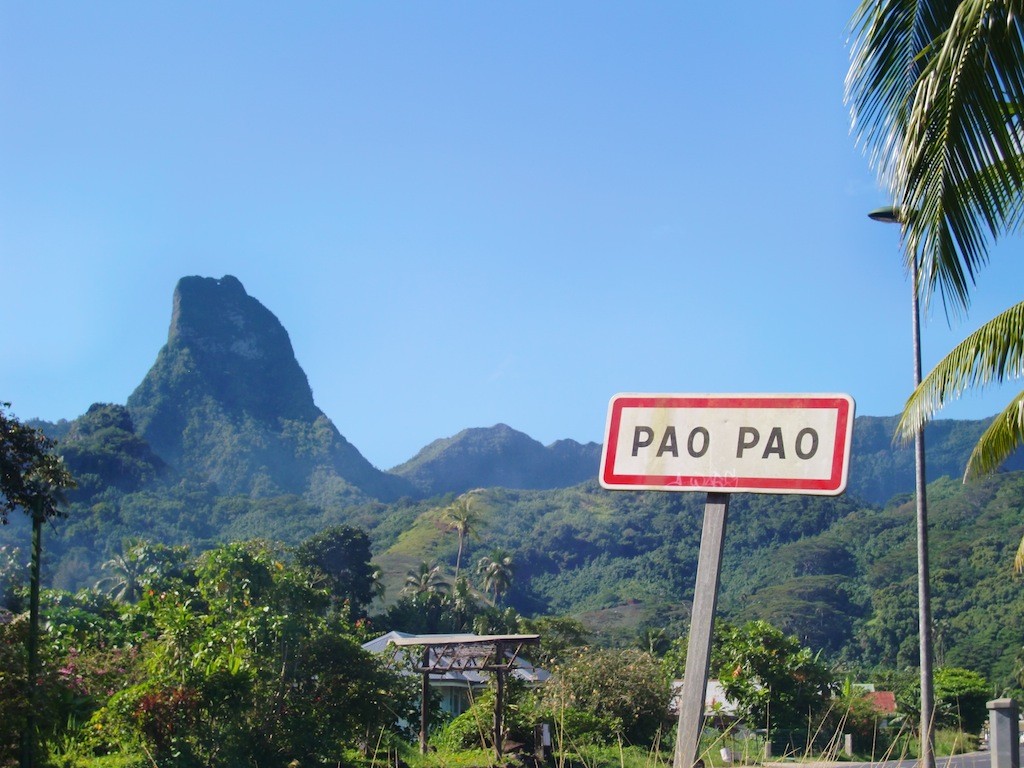パオパオという地区から見えた、高く尖った岩山