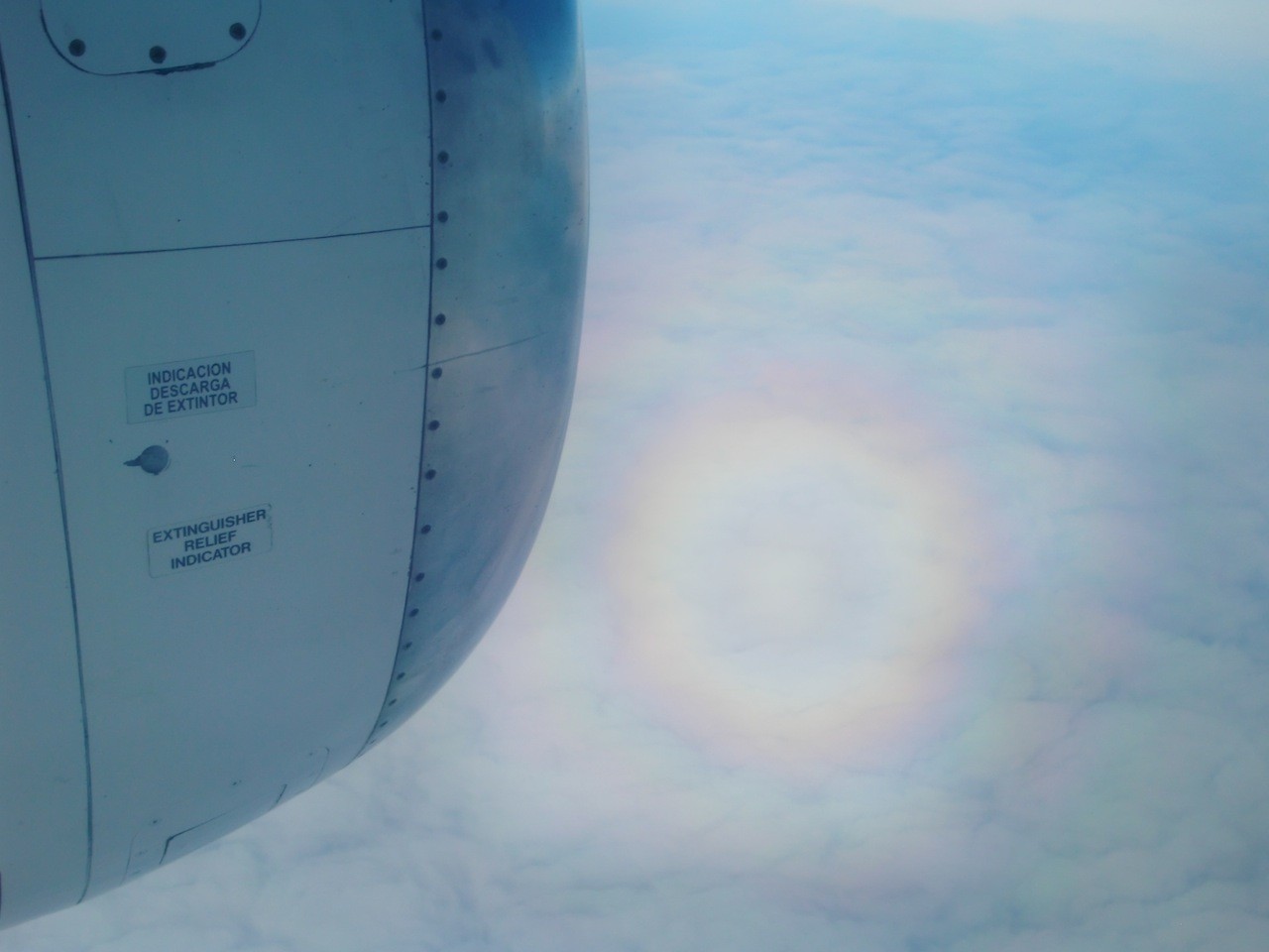 2月7日夕刻、南極を目指して飛行中：虹が見えるので好天を期待する