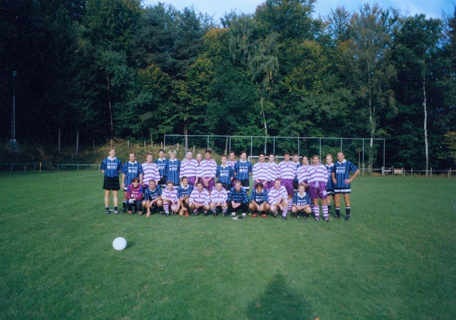 "Finis coronat opus". I have arranged a match against #Bankers & #Globetrotters from #Frankfurt in Gelnhausen-Haitz (35 km east of Frankfurt, B-Team) - a fair draw (2:2) with 4 goals in the last 20 minutes...    