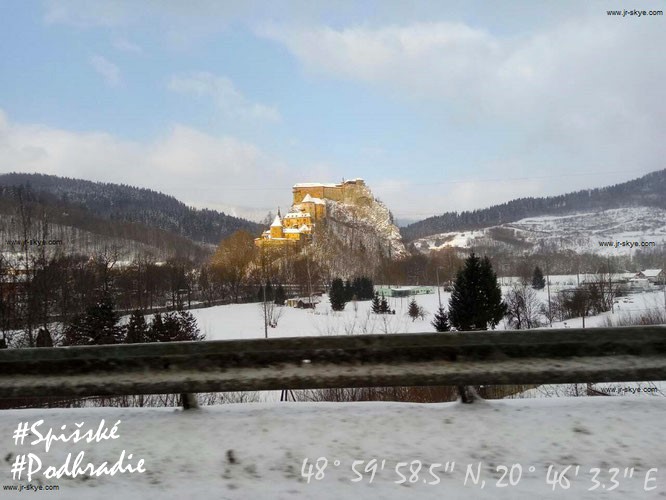 Die Burgruine Spissky hrad (Zipser Burg) befindet sich nur 40 Kilometer südöstlich der Hohen Tatra. Aus dem Umland bieten sich auch im Winter großartige Ausblicke auf die trutzigen Außenmauern, die zu den größten der Welt zählen