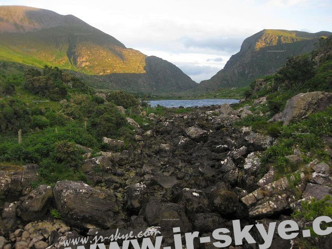 Gap of Dunloe (Bearna an Choimín), zwischen Macgillycuddy’s Reeks und Purple Mountain (An Sliabh Corcra). Unten: Random Pics!