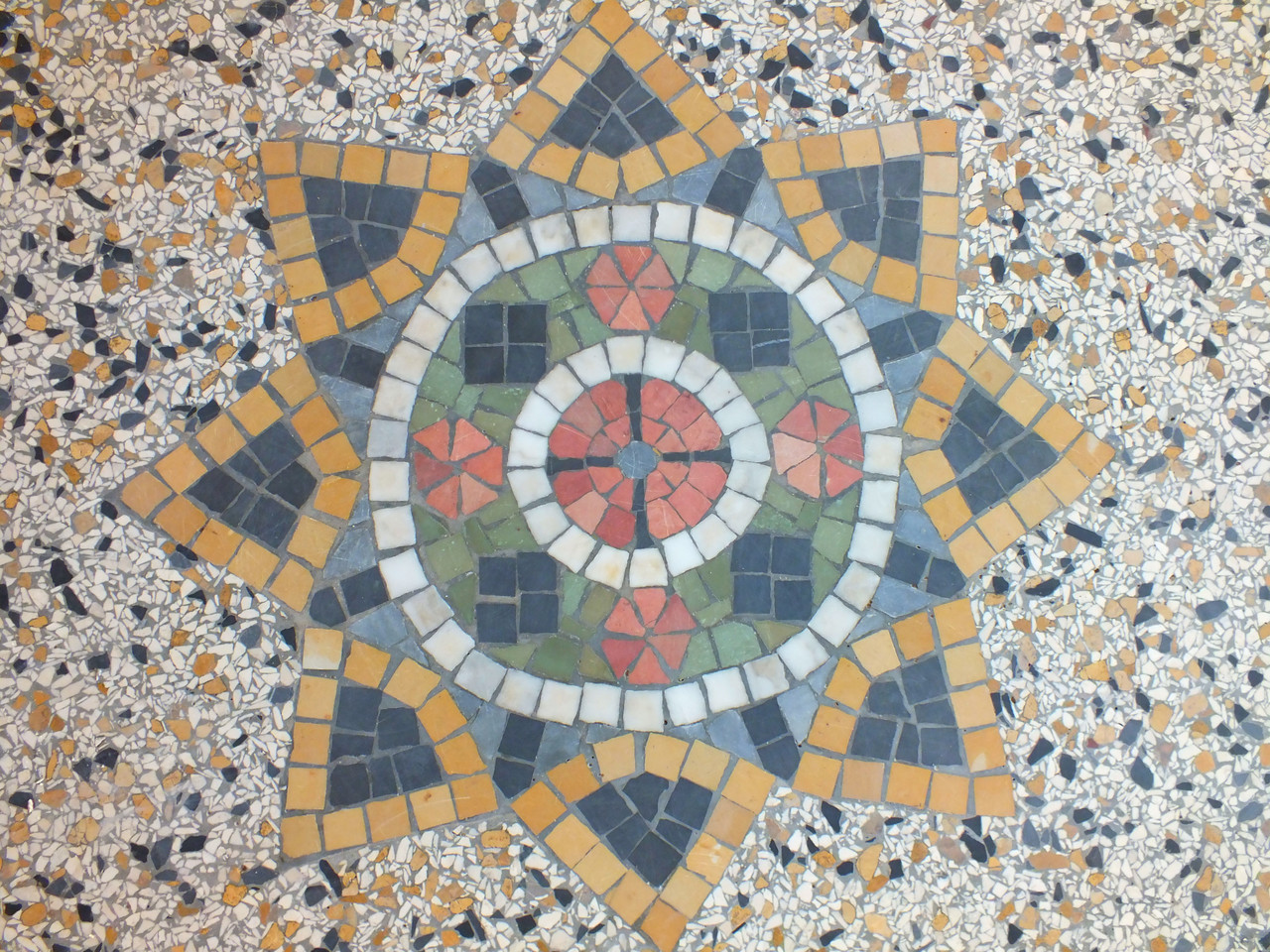 Mosaikkunst in Terrazzoböden - Terrazzoboden Hess - Herstellung von