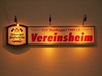 Reklame Vereinsheim bei Nacht